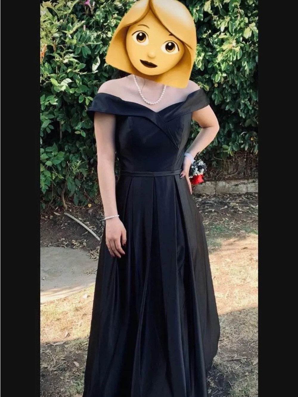 Elegant Off-Shoulder Black Evening Dress